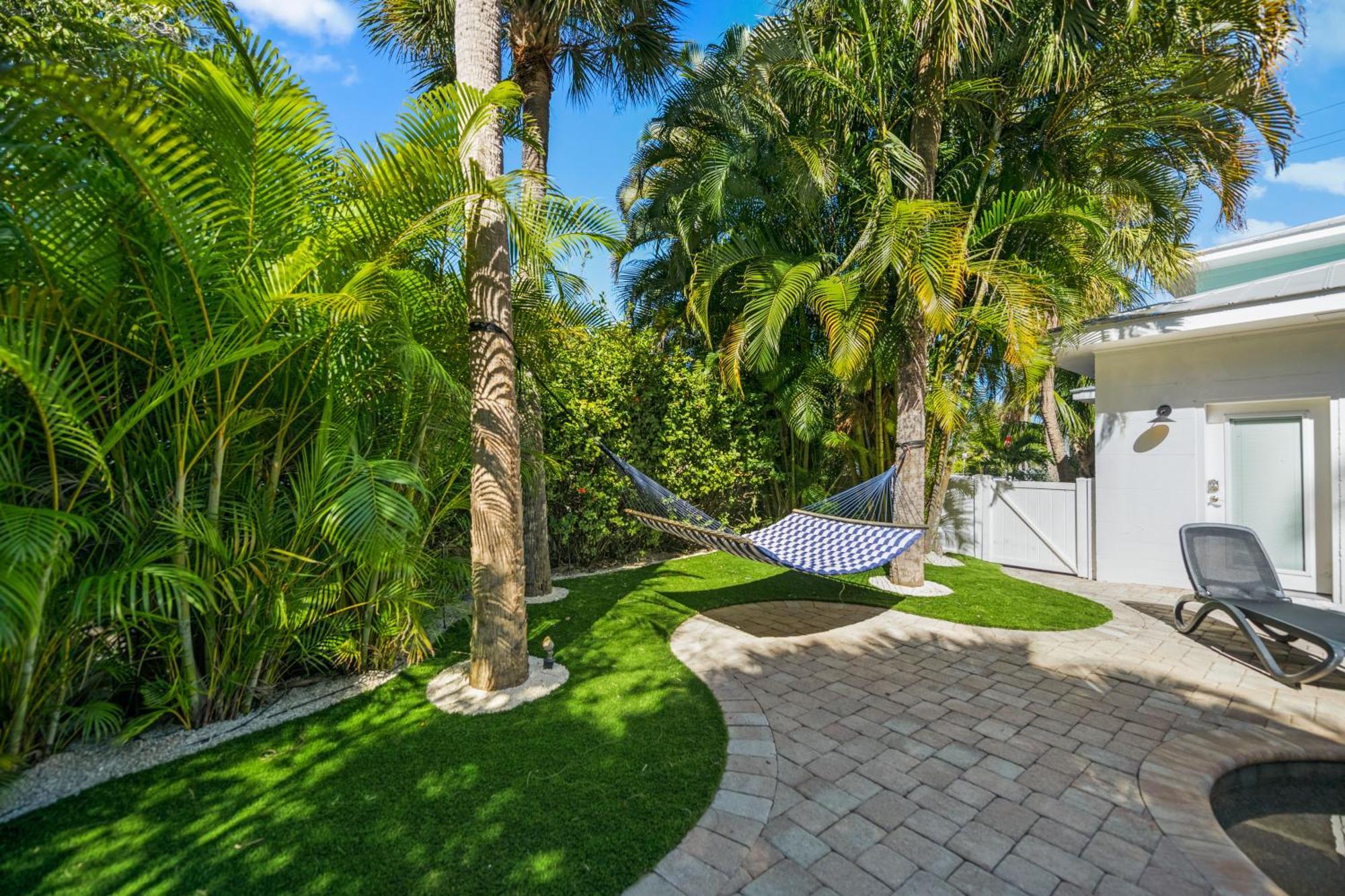 Sandy Pants - Designer Beach Chic Home Steps To Beach Backyard Oasis W Heated Pool Anna Maria Exterior foto